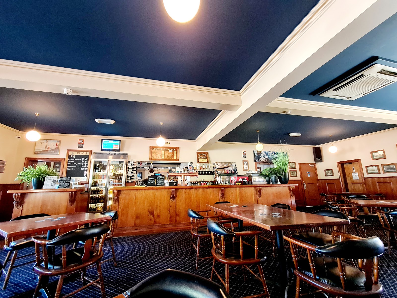 Vandenberg Hotel in Forbes - photo 2