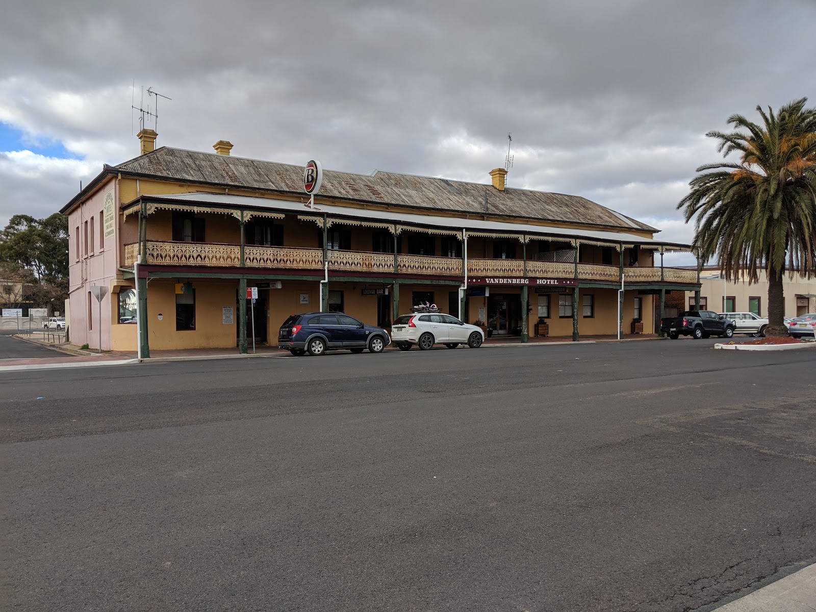 Vandenberg Hotel in Forbes - photo 1
