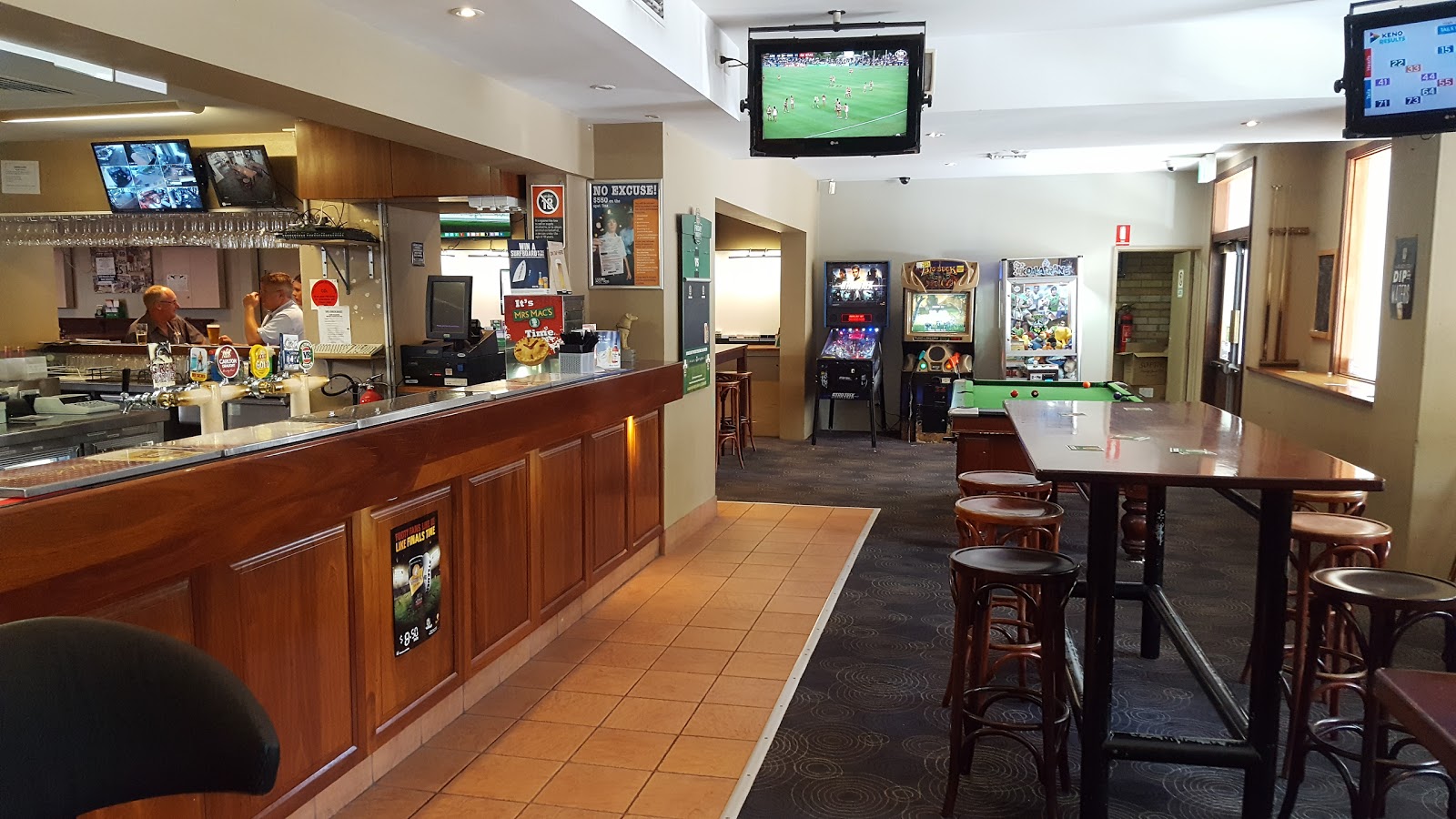 Walsh's Hotel in Queanbeyan - photo 1
