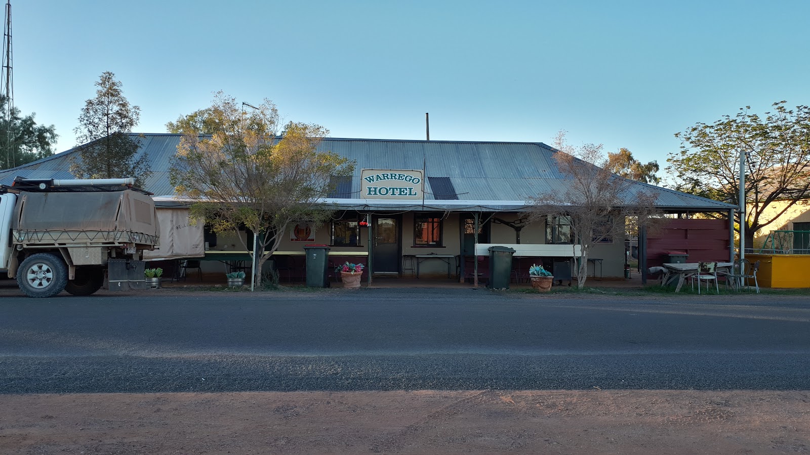 Warrego Hotel in Fords Bridge - photo 1