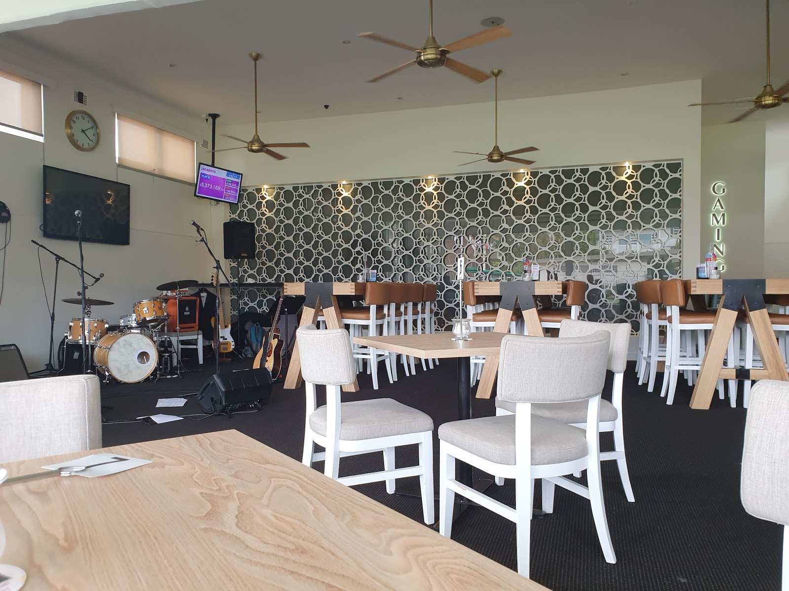 Warringah Bowling Club Limited in Mosman - photo 4