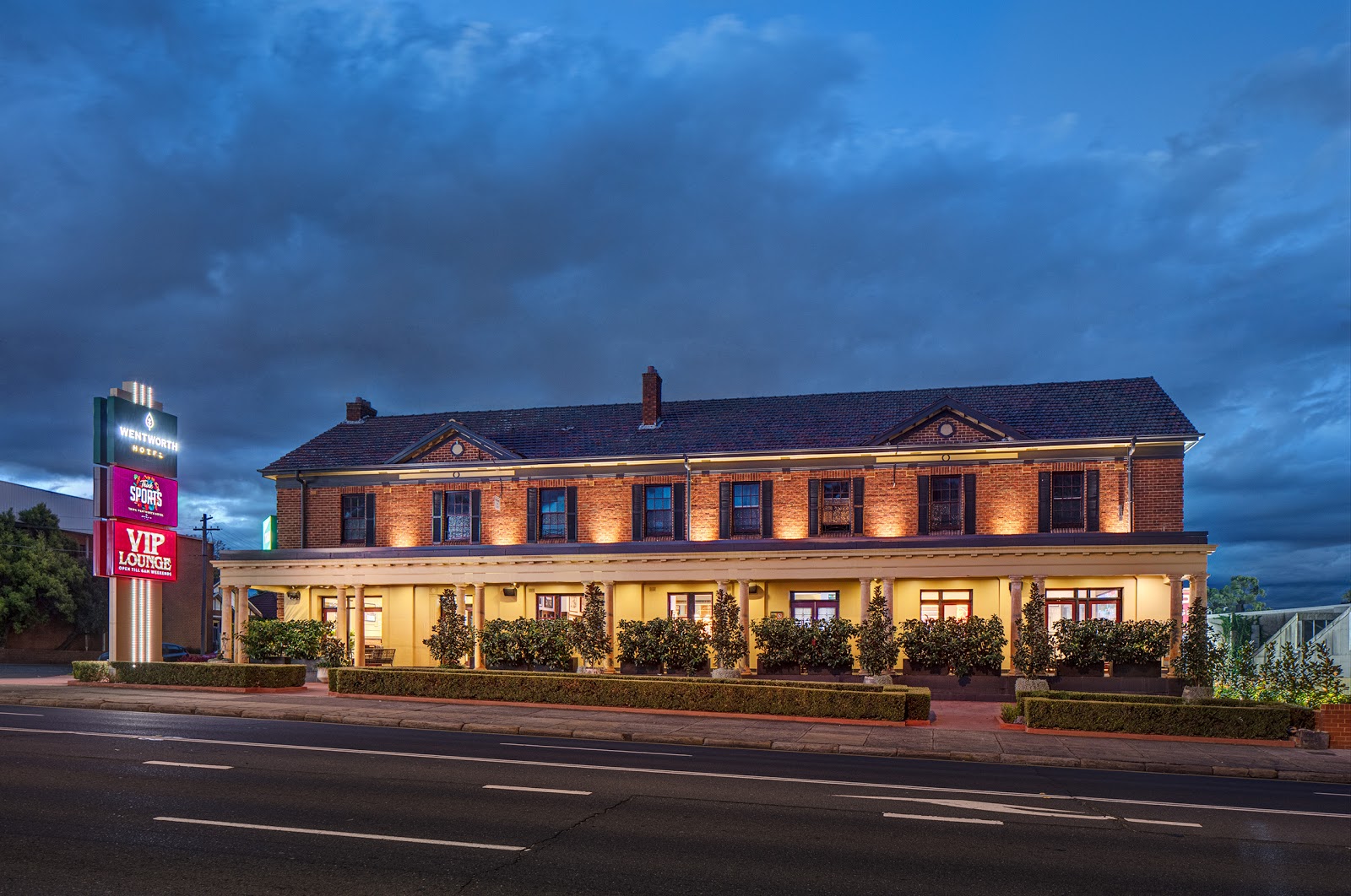 Wentworth Hotel in Homebush West - photo 1