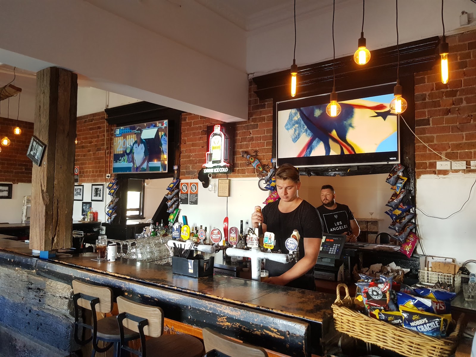White Tank Hotel in West Wyalong - photo 4