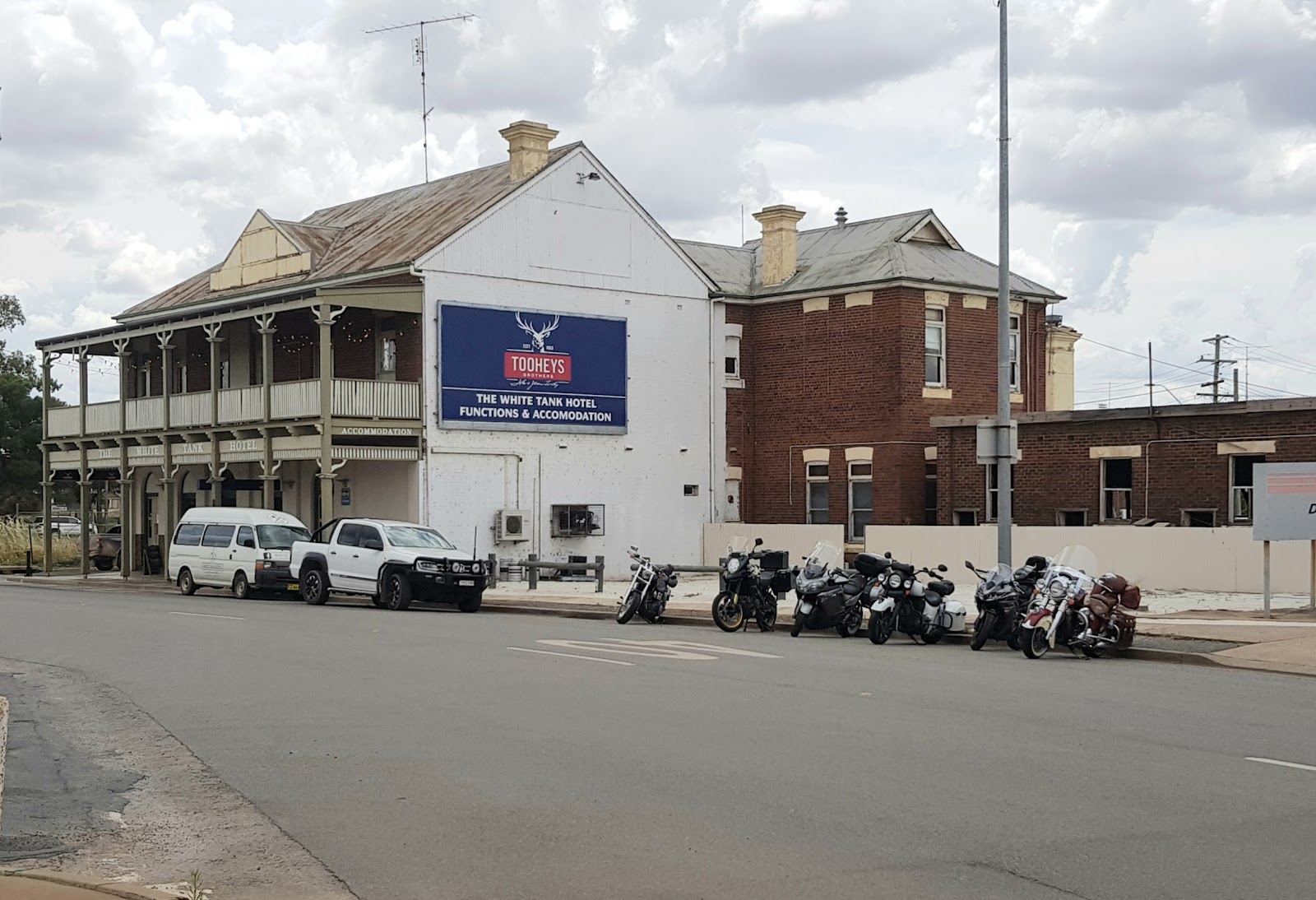 White Tank Hotel in West Wyalong - photo 2