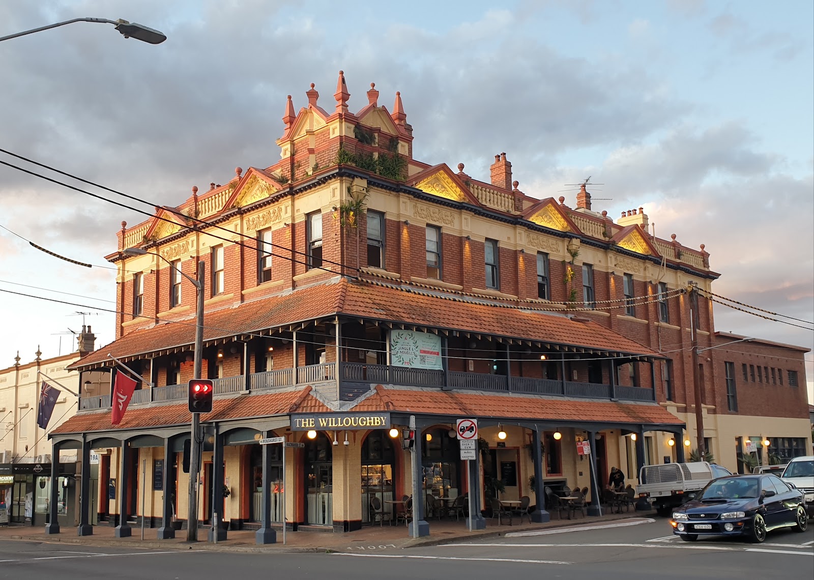 Willoughby Hotel in North Willoughby - photo 1