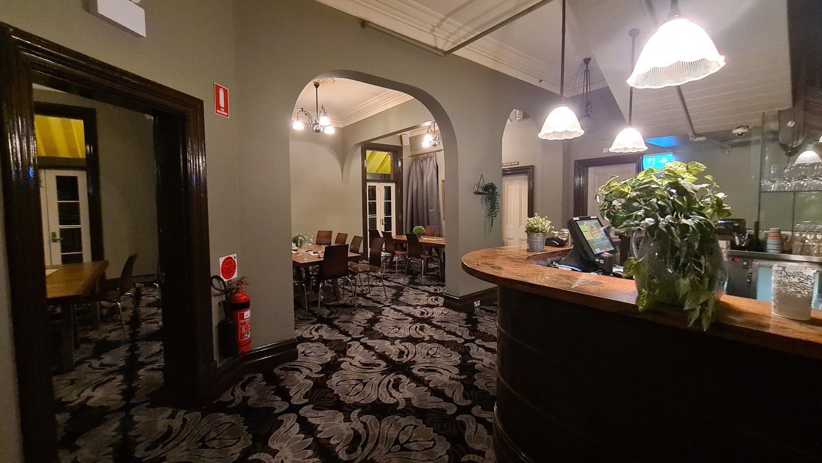 Willoughby Hotel in North Willoughby - photo 2
