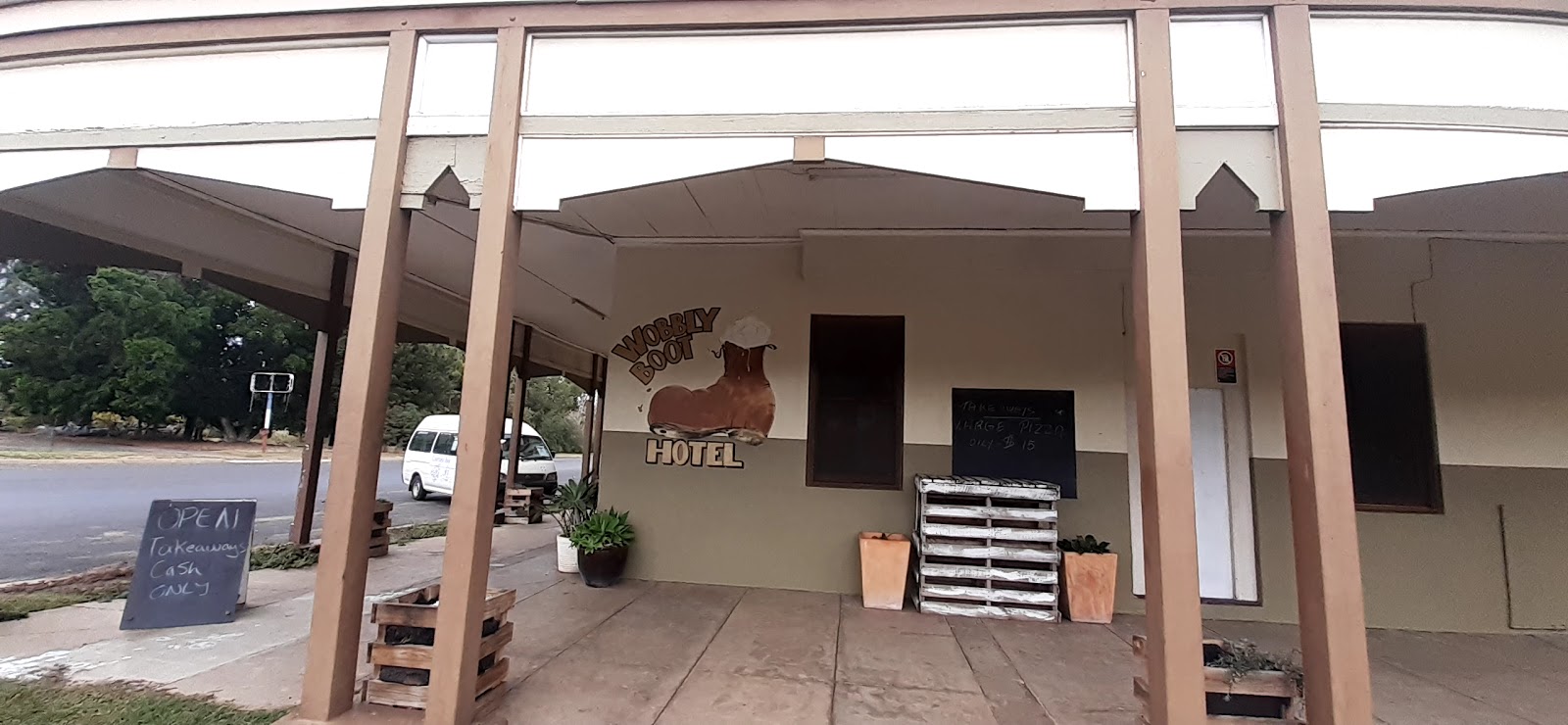 Wobbly Boot Hotel in Boggabilla - photo 2