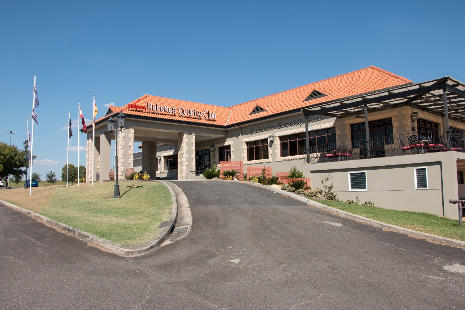 Workers Hubertus Country Club in Luddenham - photo 1