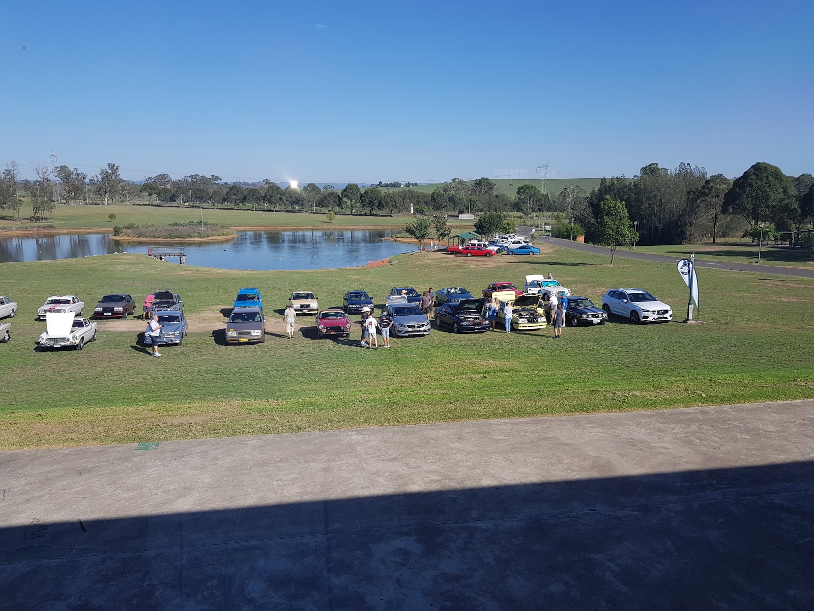 Workers Hubertus Country Club in Luddenham - photo 3