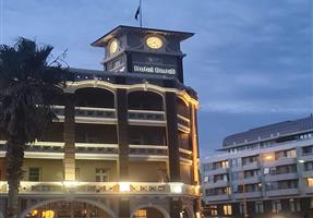 Bondi Beach Public Bar - Hotel in Bondi Beach