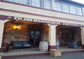 Bushranger Hotel - Hotel in Collector