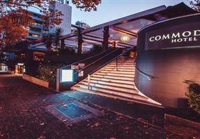 Commodore Hotel - Hotel in North Sydney