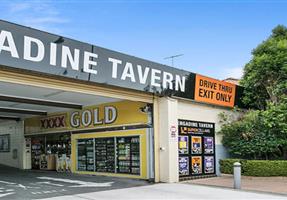Engadine Tavern - Hotel in Engadine
