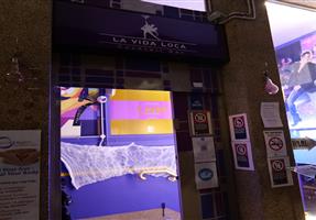 La Vida Loca Bar - Hotel in Newport