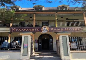 Macquarie Arms Hotel - Hotel in Windsor