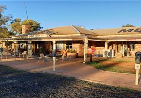 Mulga Creek Hotel - Hotel in Byrock
