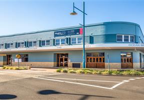 Ocean Beach Hotel - Hotel in Shellharbour