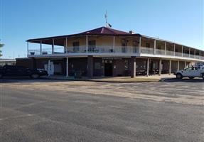 Pioneer Hotel - Hotel in Boomi