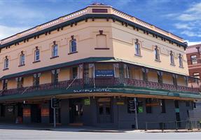 Surrey Club Hotel - Hotel in Redfern