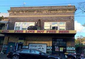 The Bearded Titan - Hotel in Redfern