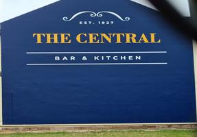 The Central Bar and Kitchen - Hotel in Singleton