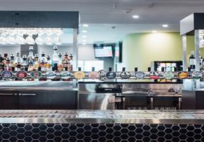 The Lake Macquarie Tavern - Hotel in Mount Hutton