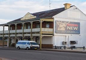 White Tank Hotel - Hotel in West Wyalong