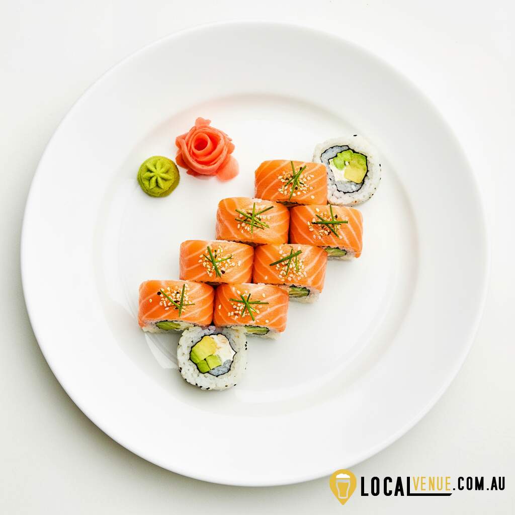 Salmon Avo Roll (8pcs) Full