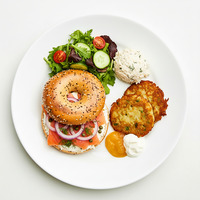 Smoke salmon cream cheese bagel