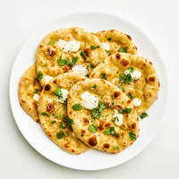 GARLIC & CHEESE NAAN