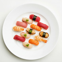 Grilled Salmon Sushi (5pcs)