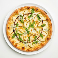 PEAR & GORGONZOLA PIZZA