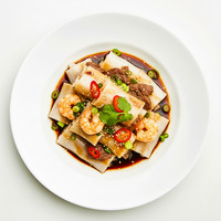 Vegetable rice noodle rolls with Asian glaze